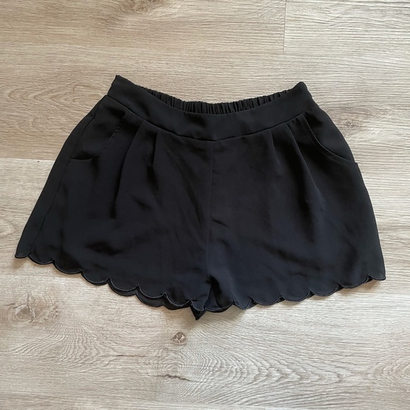 Women’s Scalloped Black Shorts with Pockets Small - Picture 1 of 4
